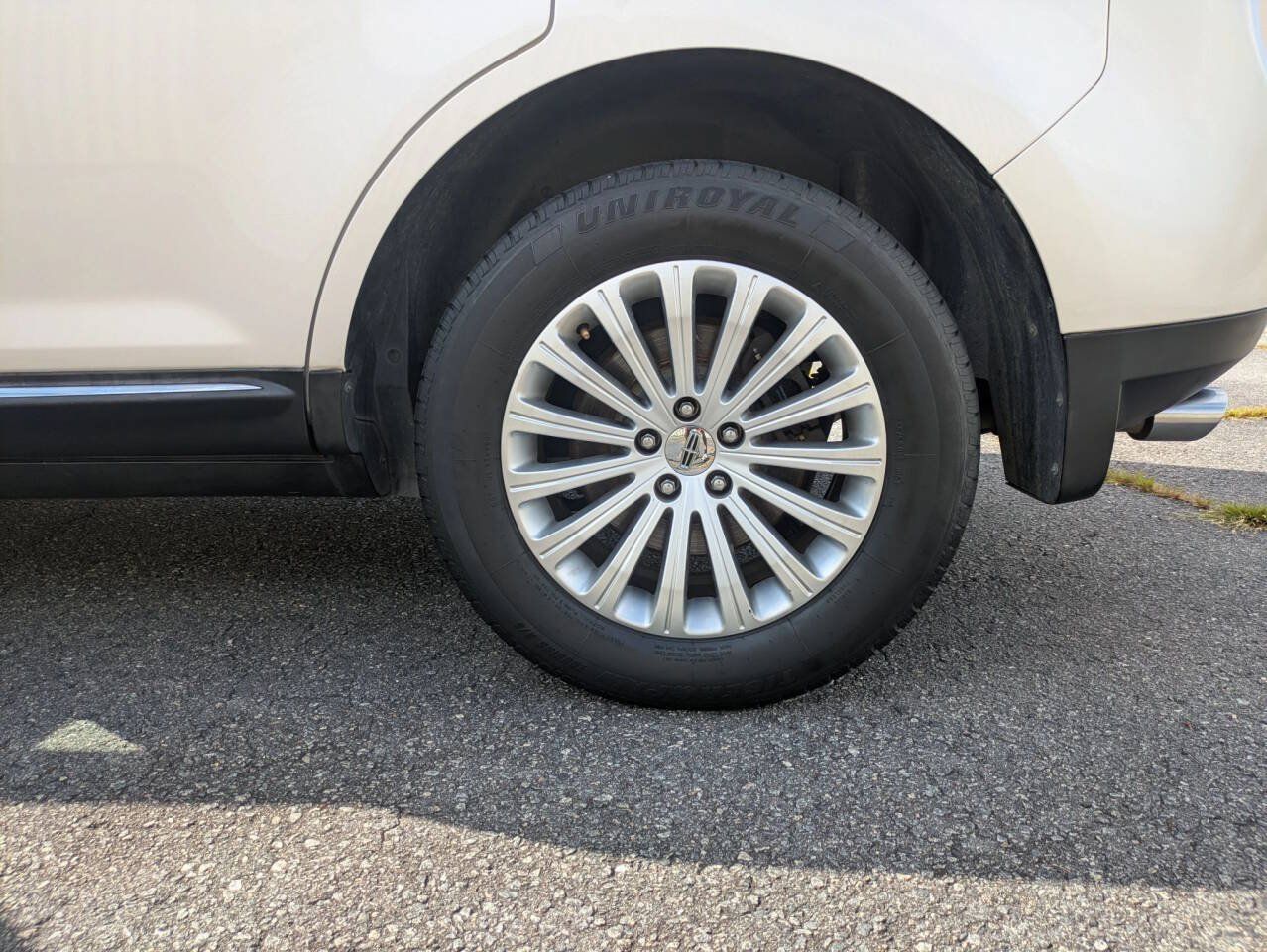 Used 2011 Lincoln MKX 2WD w/ Wood Pkg image 31