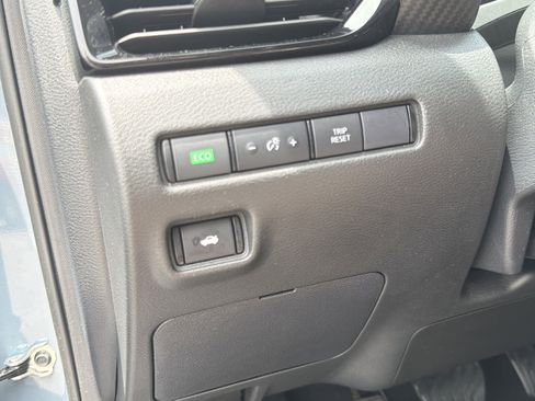 Used 2024 Nissan Sentra SV FWD image 12