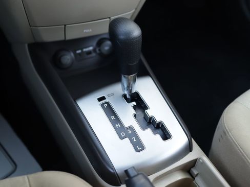 Used 2010 Hyundai Elantra GLS image 18