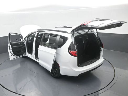 New 2026 Chrysler Pacifica Select image 65