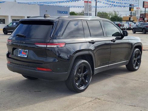 Used 2023 Jeep Grand Cherokee Altitude AWD/4WD image 7