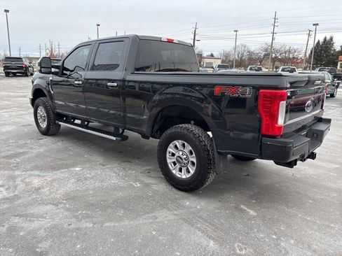 Used 2019 Ford F250 XLT w/ XLT Premium Package image 16