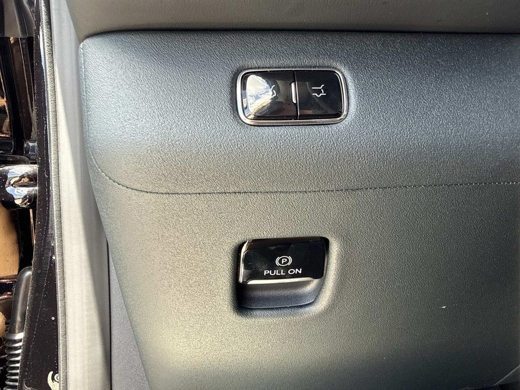 New 2026 Lincoln Navigator Reserve AWD/4WD image 34