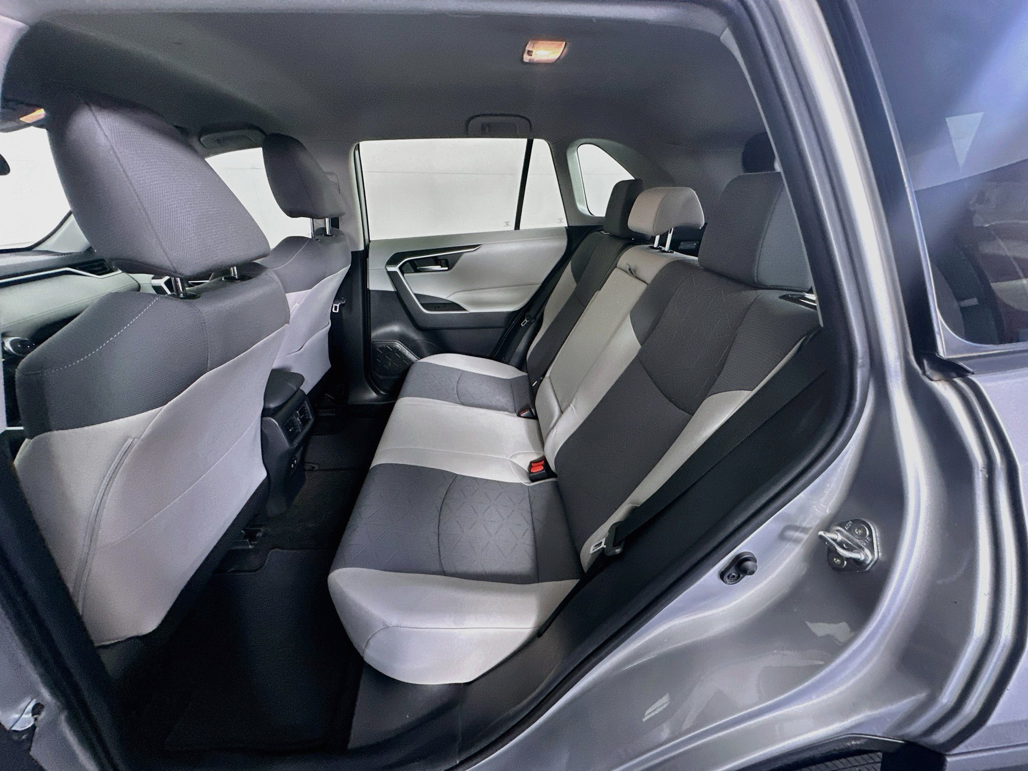 Used 2020 Toyota RAV4 XLE FWD image 29
