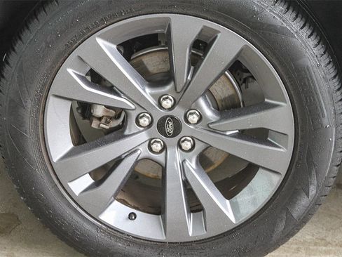 Used 2023 Ford Explorer XLT w/ Equipment Group 202A image 12