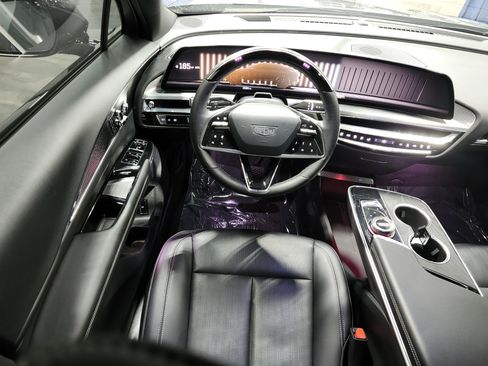 Used 2023 Cadillac Lyriq AWD image 29
