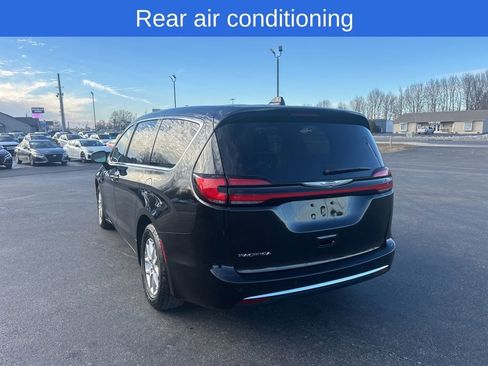 Used 2024 Chrysler Pacifica Touring-L image 6