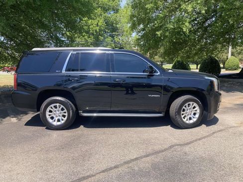 Used 2017 GMC Yukon SLT RWD image 2