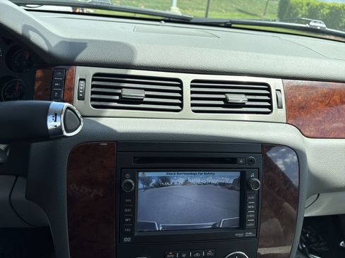 Used 2010 Chevrolet Avalanche LTZ RWD image 29