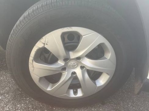 Used 2024 Toyota RAV4 LE FWD image 17