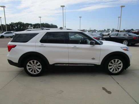 Used 2021 Ford Explorer King Ranch w/ Premium Technology Package AWD/4WD image 9