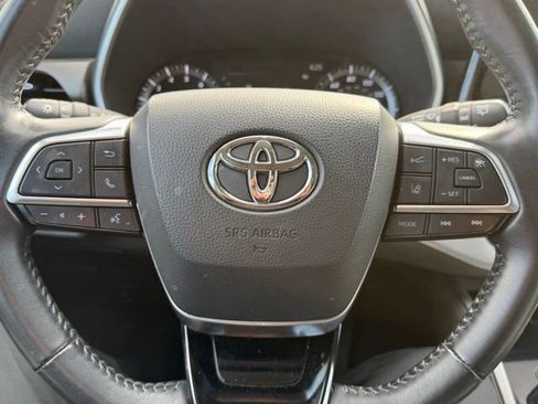 Used 2020 Toyota Highlander XLE image 17