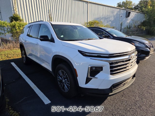 Used 2024 Chevrolet Traverse LT FWD image 3