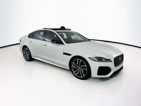 Used 2024 Jaguar XF R-Dynamic SE AWD/4WD image 3