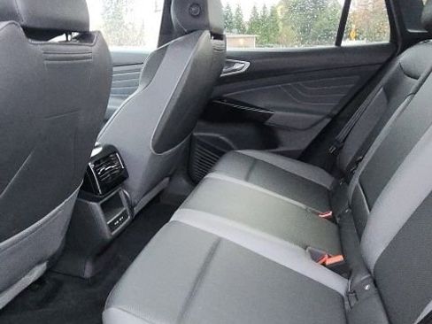 Used 2024 Volkswagen ID.4 Pro S image 9