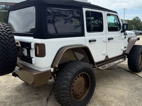 Used 2022 Jeep Wrangler Unlimited Rubicon w/ Safety Group image 6