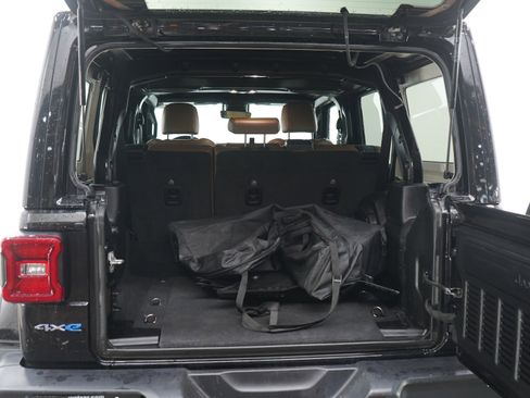 Used 2021 Jeep Wrangler Unlimited Sahara w/ Advanced Safety Group AWD/4WD image 16