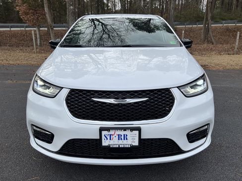 Used 2026 Chrysler Pacifica Select image 8