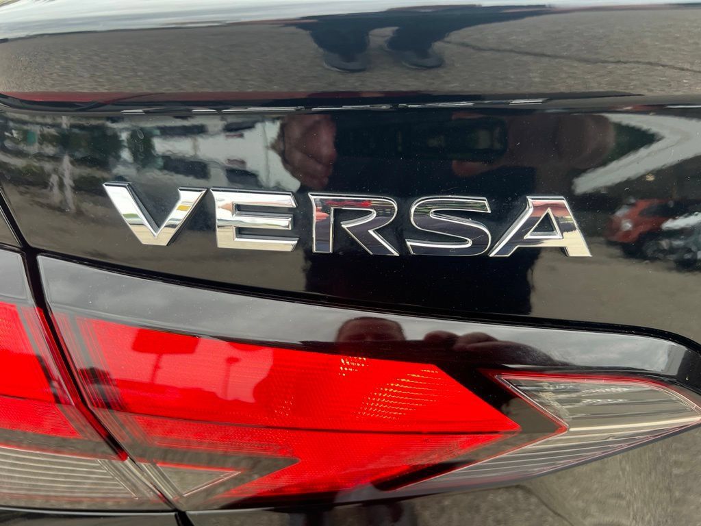 Certified 2025 Nissan Versa SR w/ Trunk Package FWD image 32