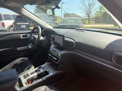 Used 2023 Ford Explorer XLT w/ Equipment Group 202A image 13