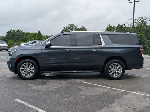 Used 2021 Chevrolet Suburban Premier w/ Premium Package 2 RWD image 6
