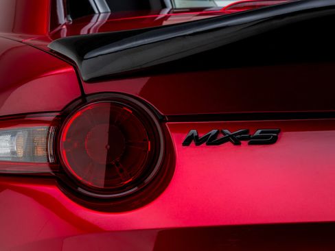 Used 2023 MAZDA MX-5 Miata Club RWD image 30