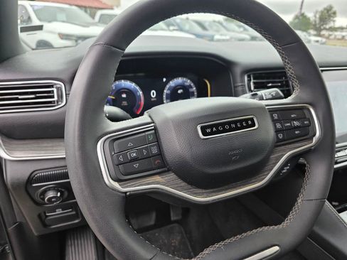 Used 2024 Jeep Wagoneer Series II w/ Flexible Seating Group AWD/4WD image 17