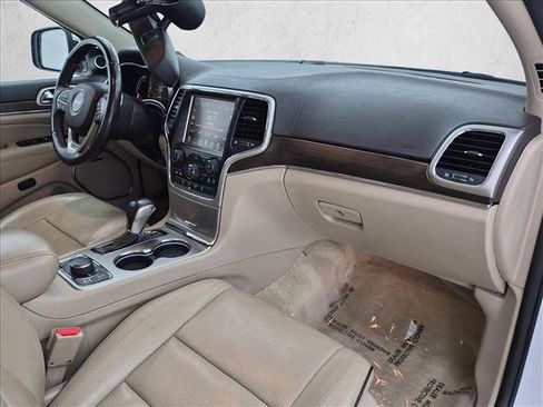 Used 2016 Jeep Grand Cherokee Overland AWD/4WD image 26