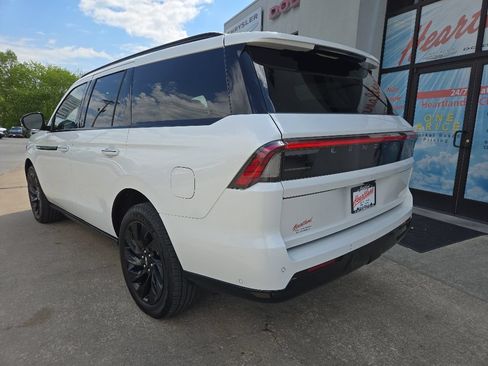 Used 2025 Lincoln Navigator Reserve w/ Jet Appearance Package AWD/4WD image 9