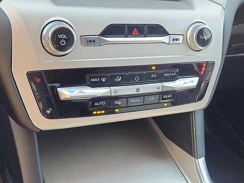 Certified 2022 Ford Explorer XLT w/ Equipment Group 202A image 17