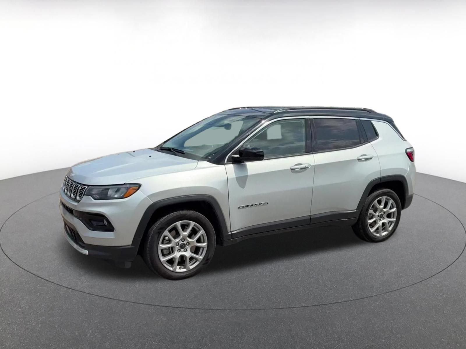 Used 2025 Jeep Compass Limited AWD/4WD image 7