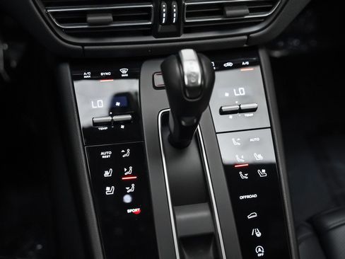 Used 2025 Porsche Macan image 20