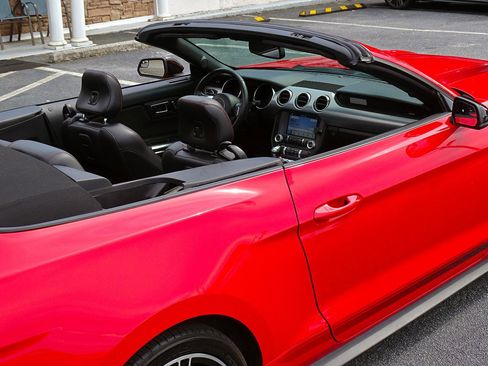 Used 2017 Ford Mustang GT Premium RWD image 22