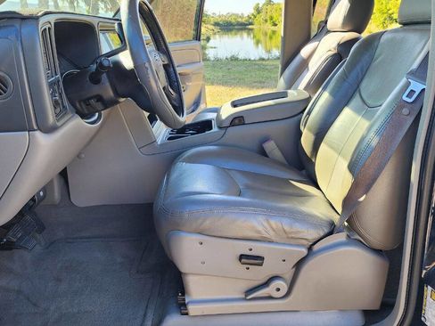 Used 2005 Chevrolet Avalanche LS w/ Preferred Equipment Group image 19