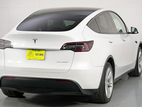Used 2020 Tesla Model Y Long Range image 50
