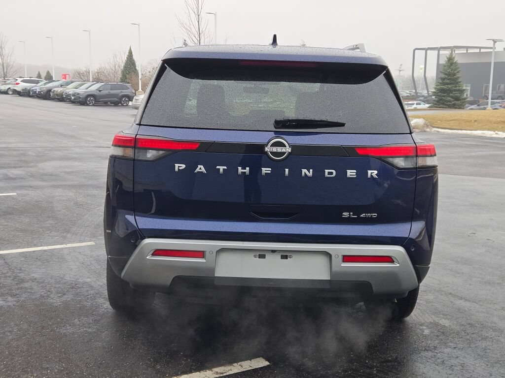 Used 2025 Nissan Pathfinder SL AWD/4WD image 13