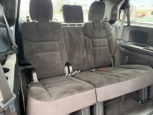 Used 2019 Dodge Grand Caravan SE image 38