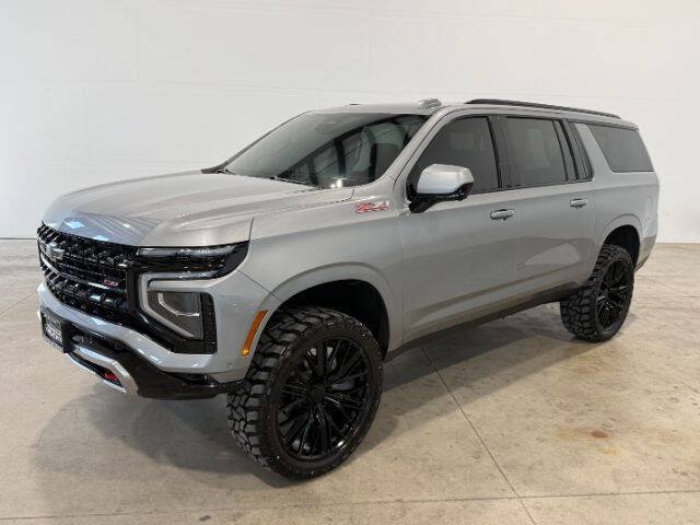 Used 2025 Chevrolet Suburban Z71 AWD/4WD image 2