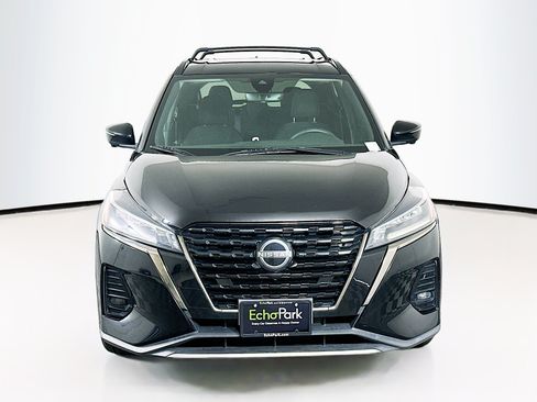 Used 2023 Nissan Kicks SR w/ Interior Electronics Package FWD image 2