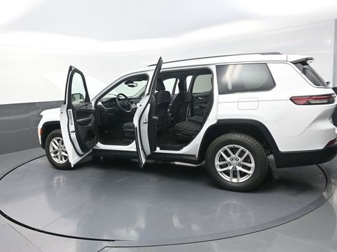 Used 2023 Jeep Grand Cherokee L Laredo RWD image 9