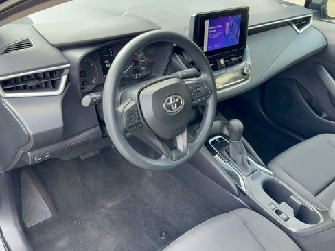 Used 2025 Toyota Corolla LE FWD image 4