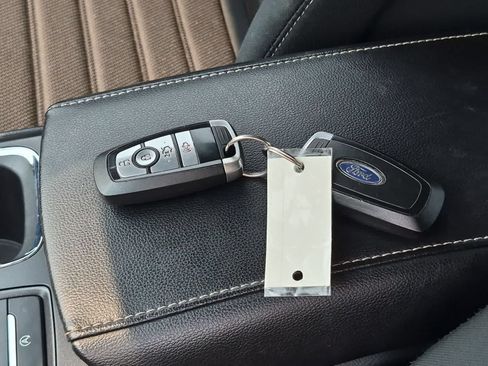 Used 2020 Ford Fusion SE FWD image 33