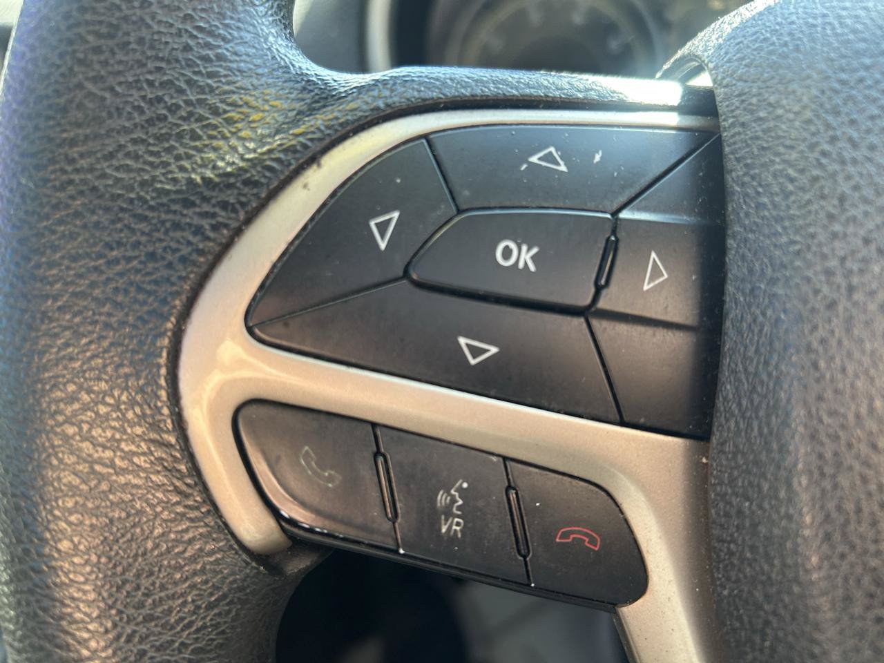 Used 2014 Jeep Cherokee Sport FWD image 18