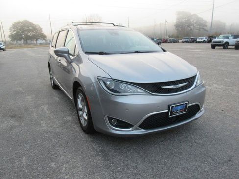 Used 2019 Chrysler Pacifica Touring-L Plus w/ Advanced Safetytec Group image 7