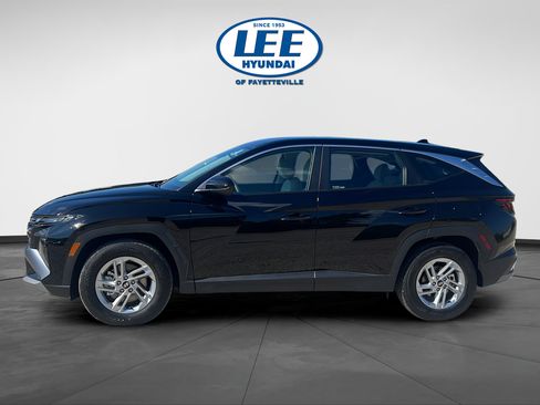 Certified 2025 Hyundai Tucson SE FWD image 3
