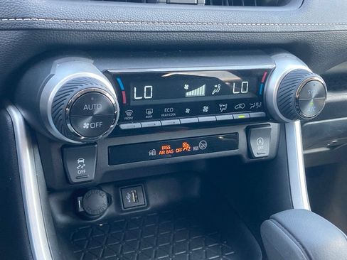 Used 2025 Toyota RAV4 XLE FWD image 26