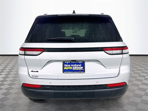 New 2025 Jeep Grand Cherokee Altitude image 5