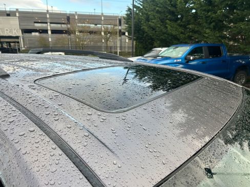 Used 2019 Toyota Sienna XLE image 28