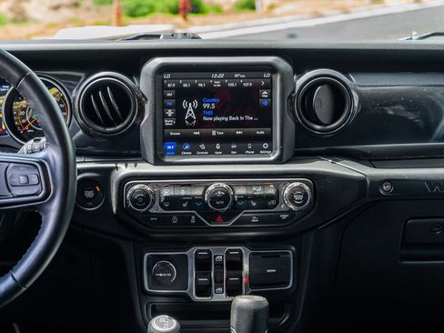 Used 2022 Jeep Wrangler Unlimited Sport AWD/4WD image 40