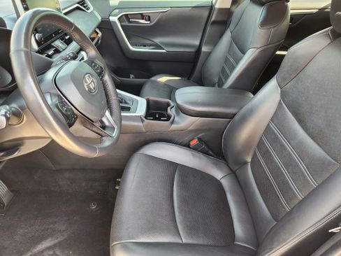 Used 2022 Toyota RAV4 Limited FWD image 9